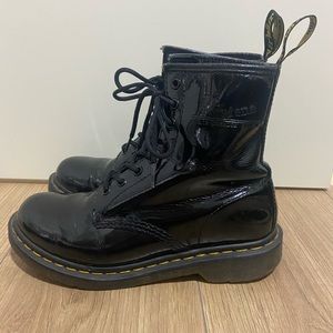 💖BLACK PATENT LEATHER DOC MARTENS💖